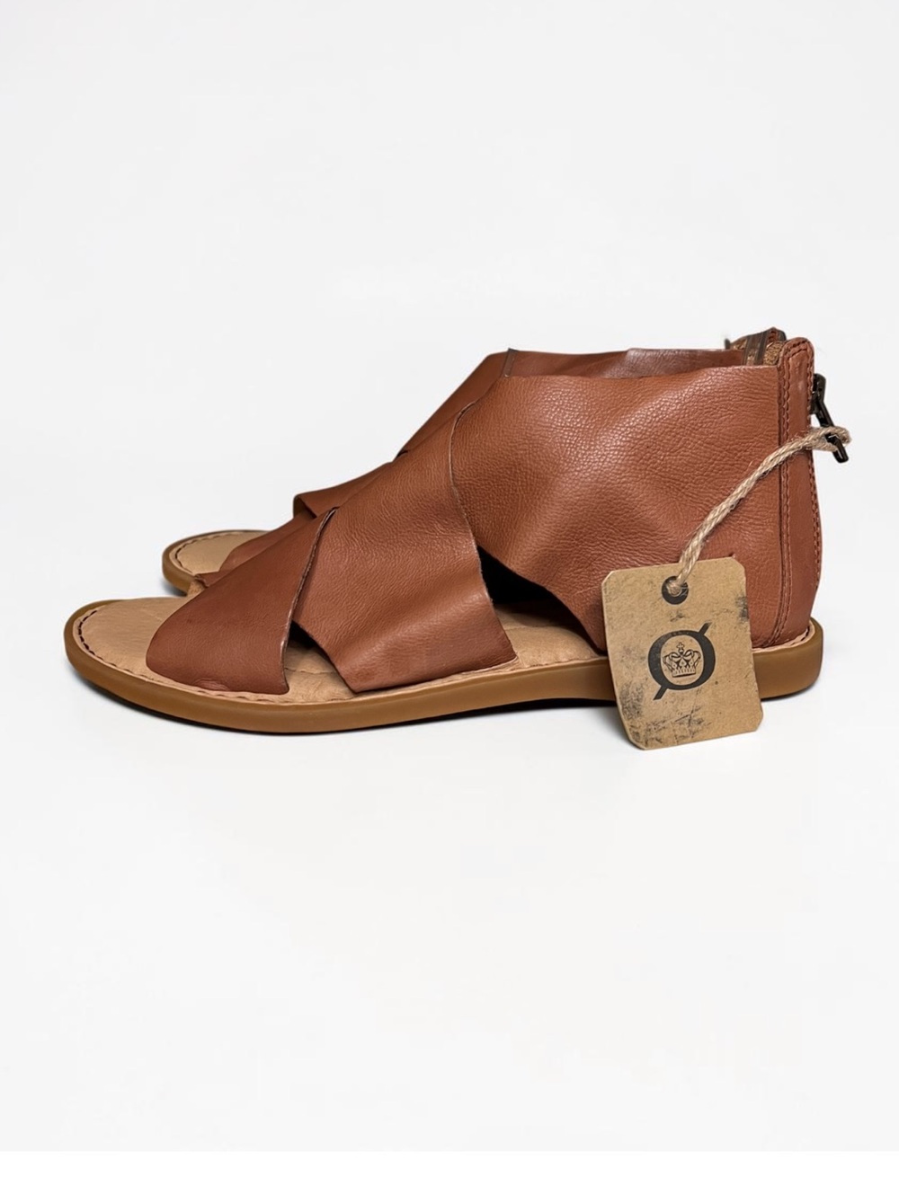 🌻NEW w.tag Born Iwa Brown Leather Sandals Criss Cross Strappy Back Zip Size 8